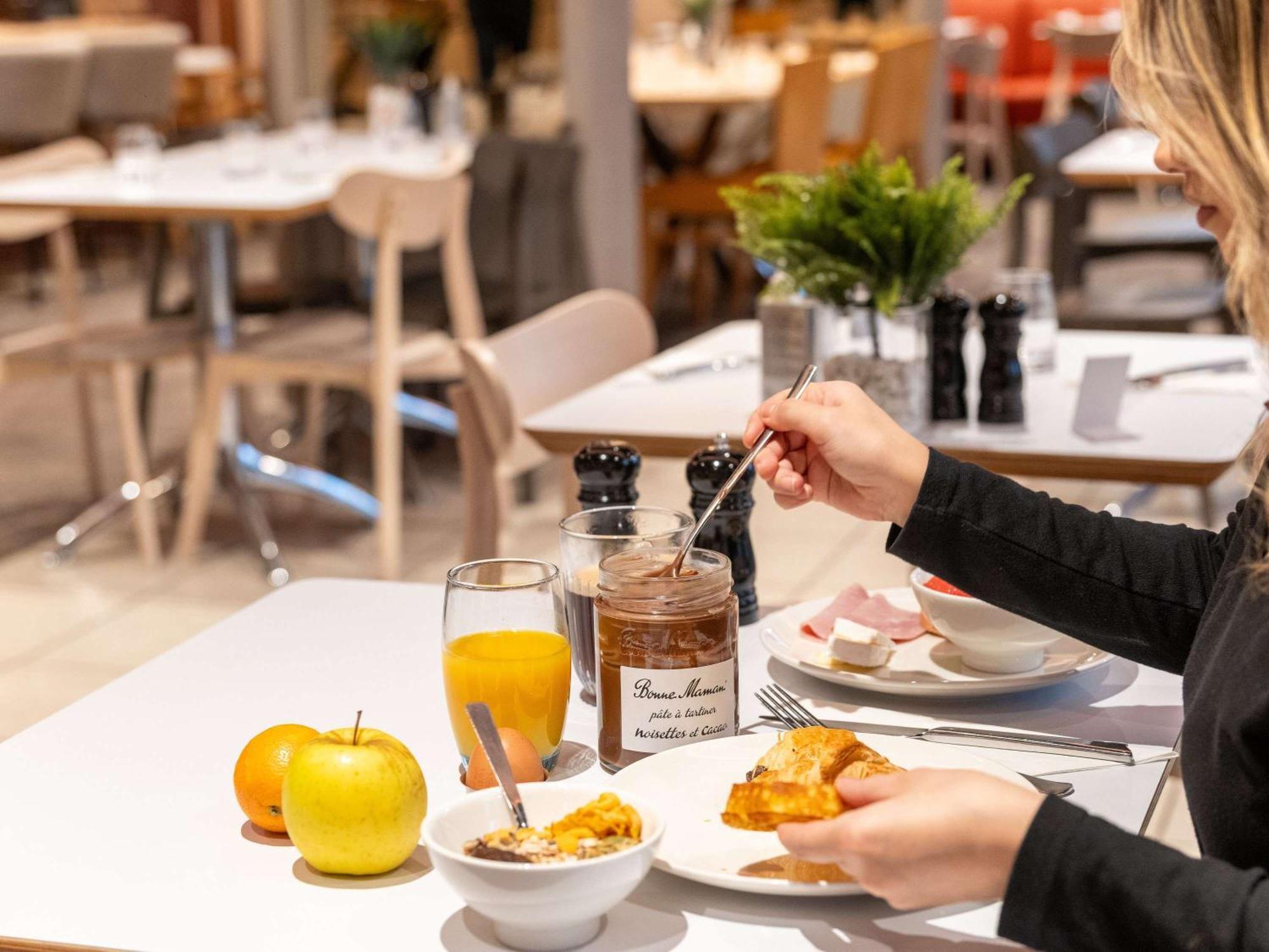Novotel Macon Nord - Porte De Bourgogne Zewnętrze zdjęcie